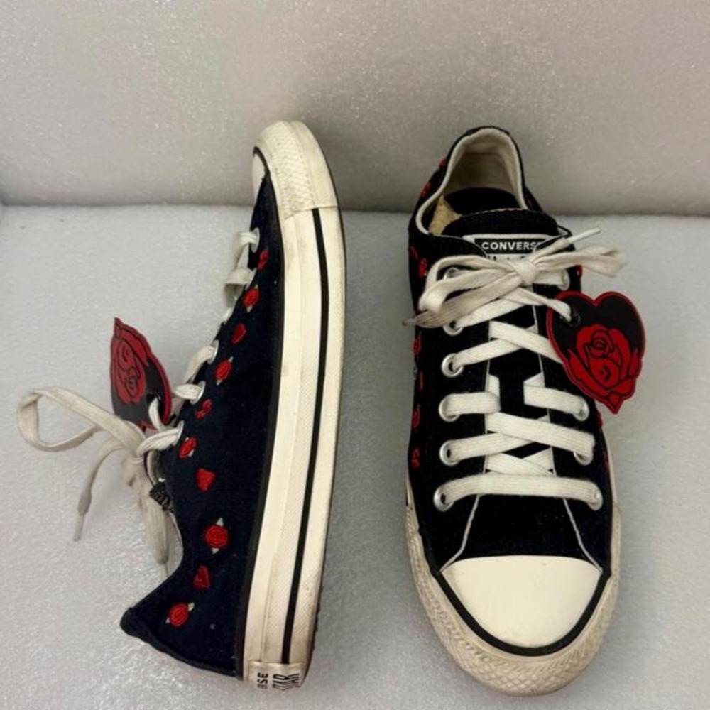Converse Chuck Taylor All Star Low "Valentine's Day" Embroidered Roses & Hearts
